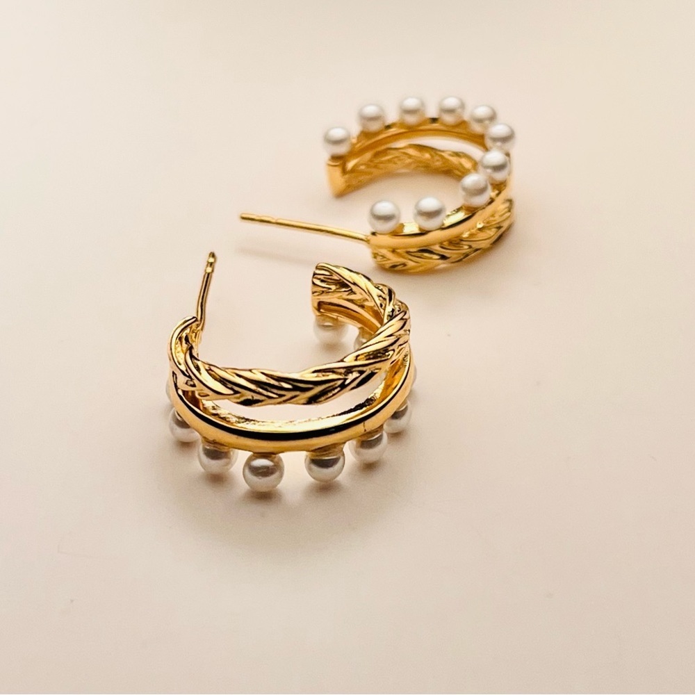 STUNNING demi hoops with pearls